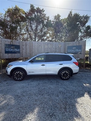 Picture of a 2020 Nissan Pathfinder SV 4WD