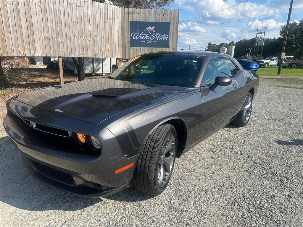 2017 Dodge Challenger SXT's photo