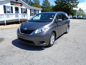 Picture of a 2011 Toyota Sienna LE 8-pass V6