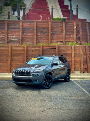 Picture of a 2018 Jeep Cherokee Latitude 4WD