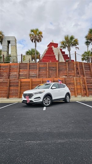 Picture of a 2018 Hyundai Tucson SE