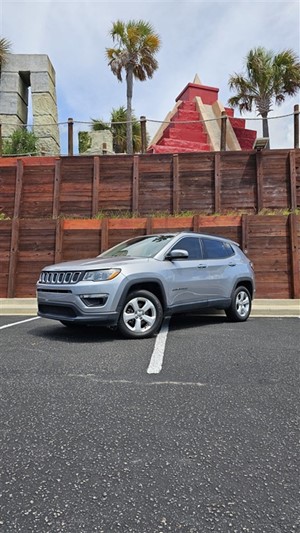 Picture of a 2018 Jeep Compass Latitude 4WD