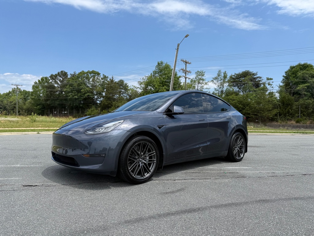 2022 Tesla Model Y's photo