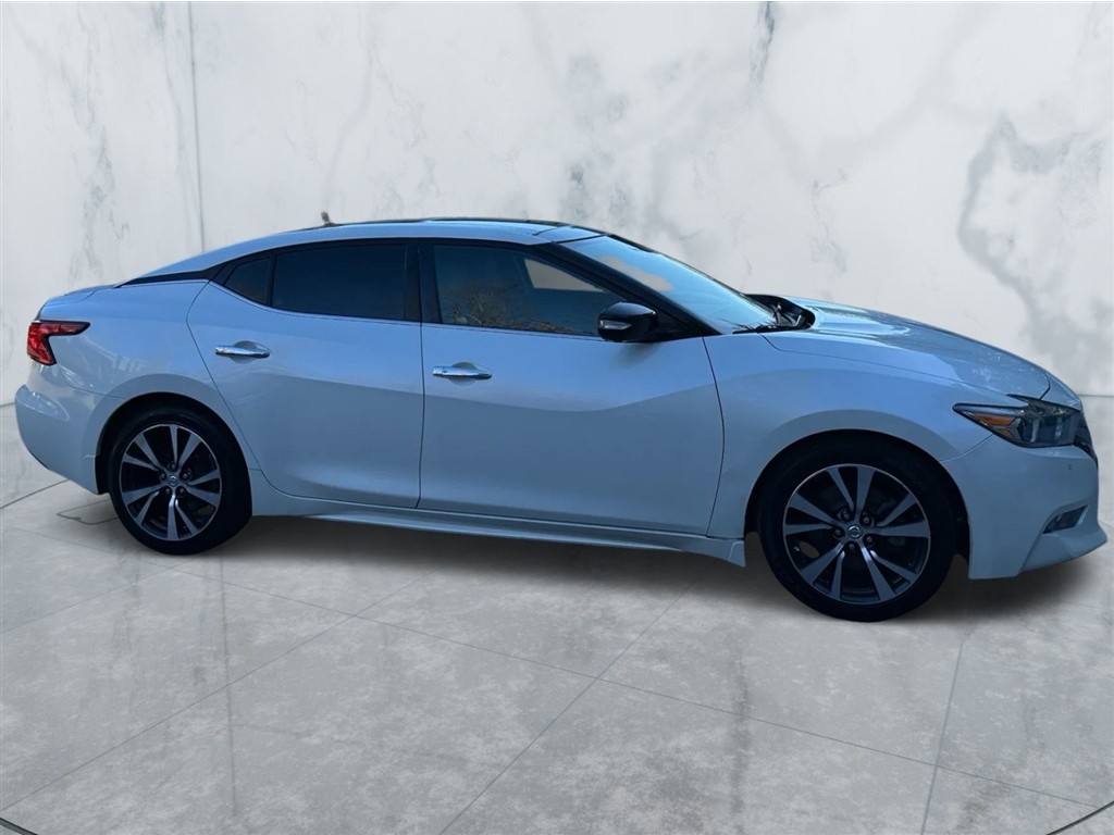 2016 Nissan Maxima Platinum photo 2