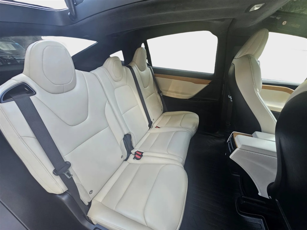 2020 Tesla Model X Long Range photo 17