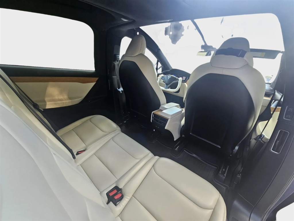 2020 Tesla Model X Long Range photo 18