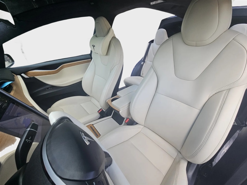 2020 Tesla Model X Long Range photo 19