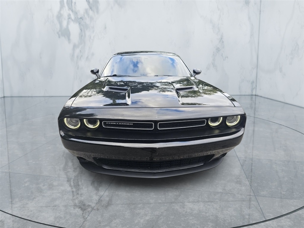 2019 Dodge Challenger SXT photo 2