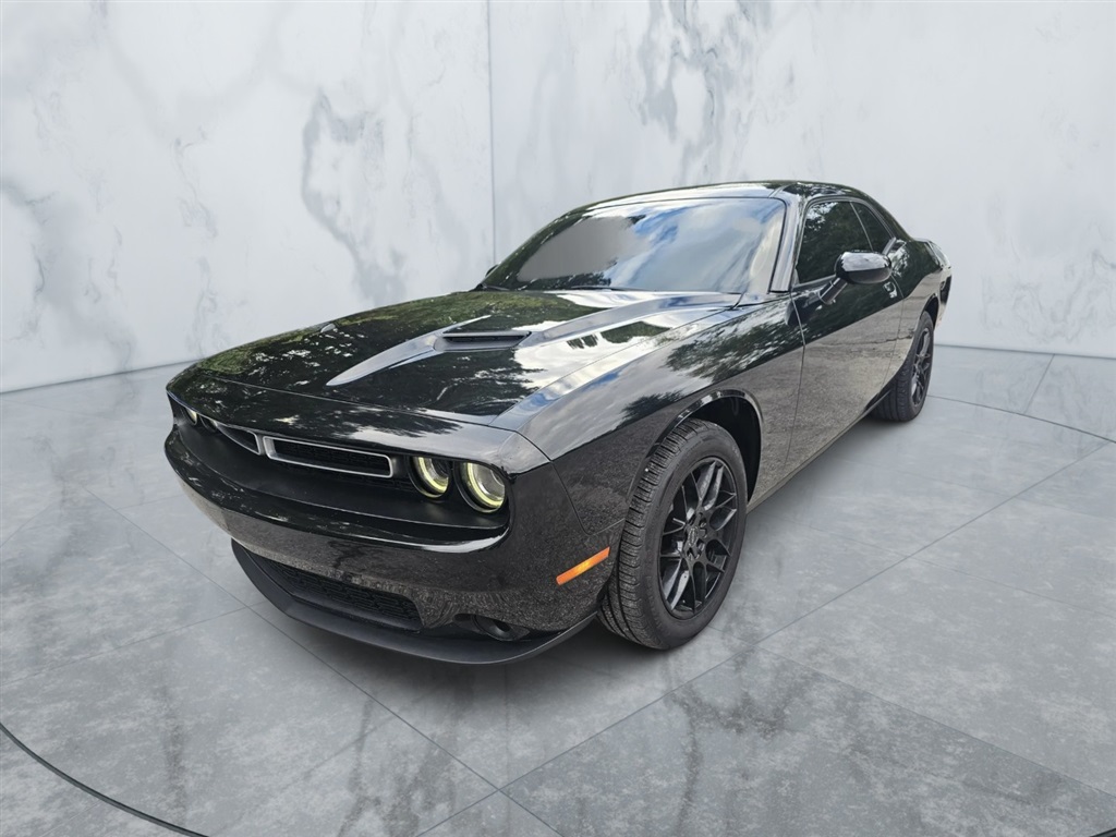 2019 Dodge Challenger SXT photo 3