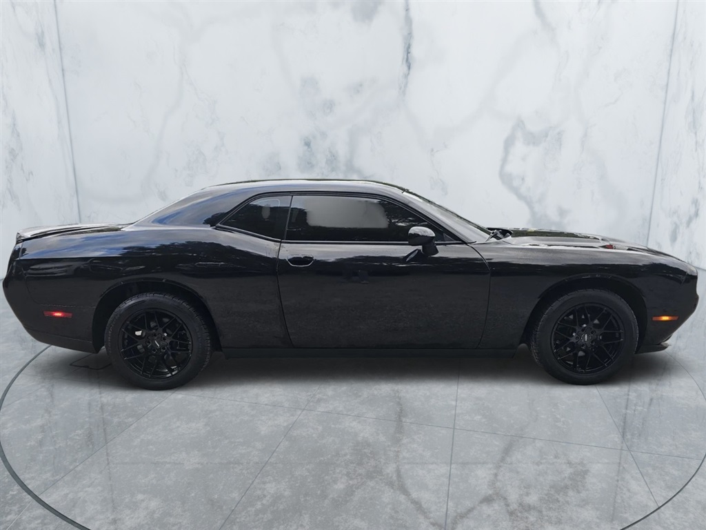 2019 Dodge Challenger SXT photo 4
