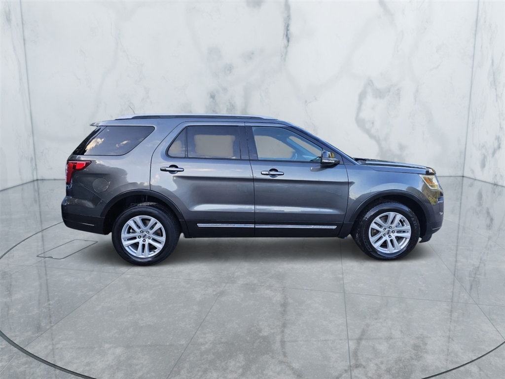 2018 Ford Explorer XLT photo 4