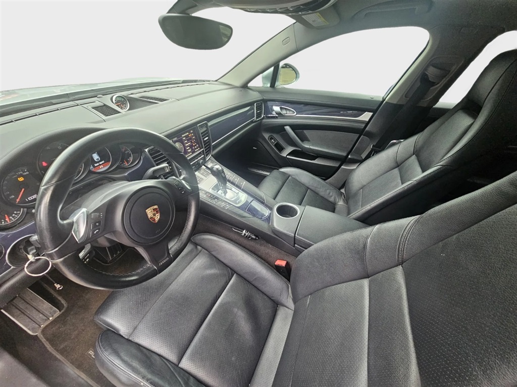 2014 Porsche Panamera 4 photo 10