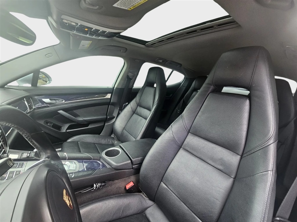 2014 Porsche Panamera 4 photo 13