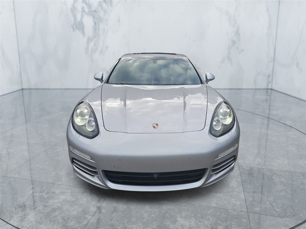 2014 Porsche Panamera 4 photo 2