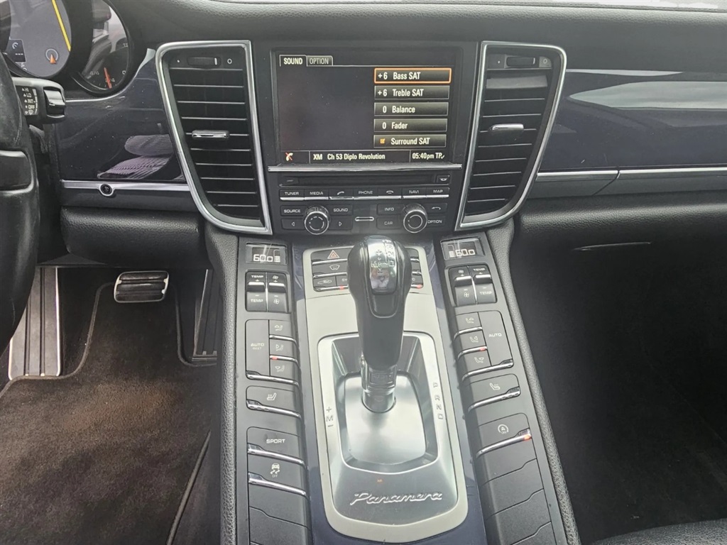2014 Porsche Panamera 4 photo 20