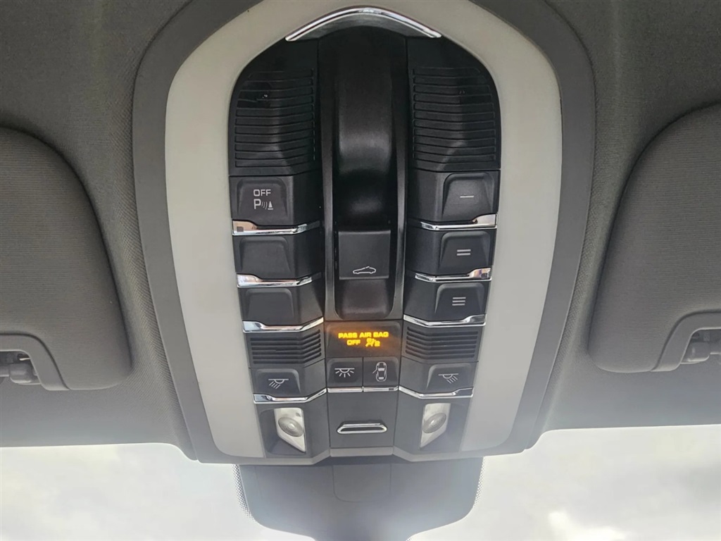 2014 Porsche Panamera 4 photo 22
