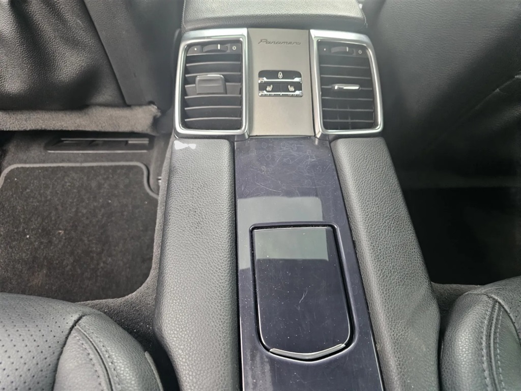 2014 Porsche Panamera 4 photo 26