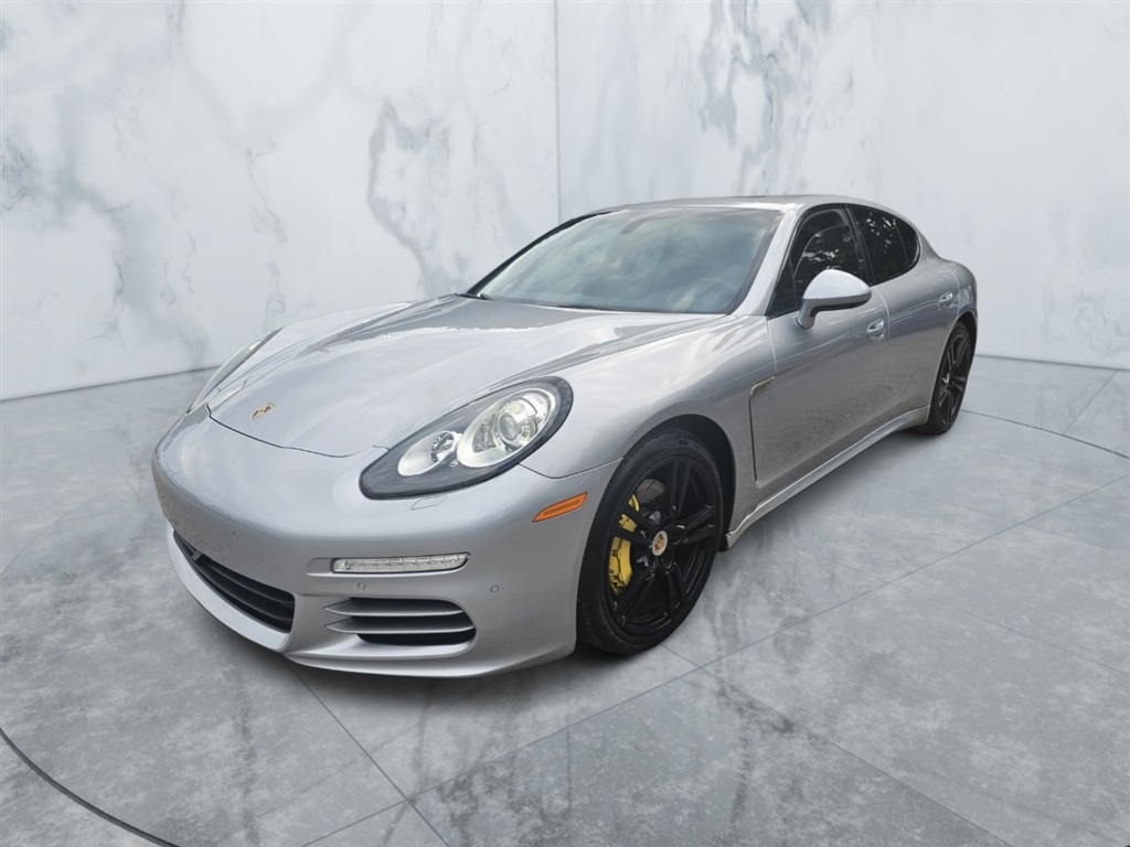 2014 Porsche Panamera 4 photo 3