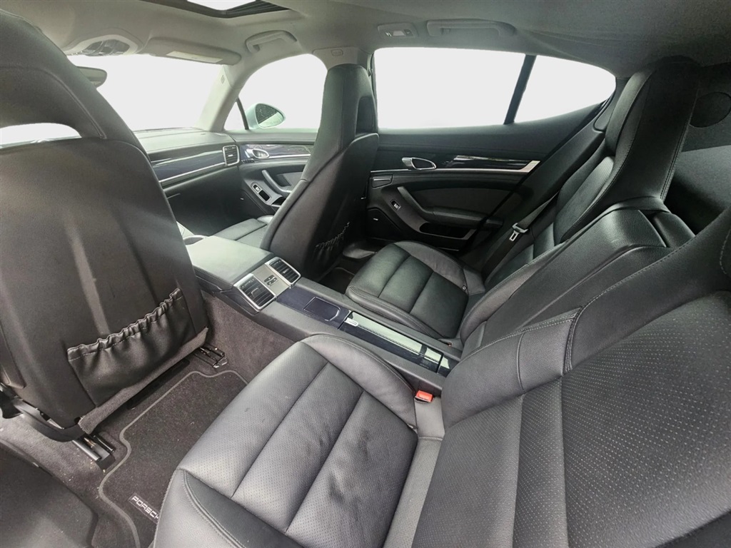 2014 Porsche Panamera 4 photo 31