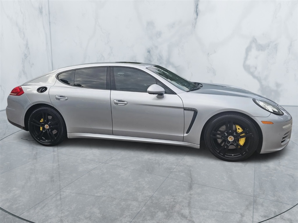 2014 Porsche Panamera 4 photo 4
