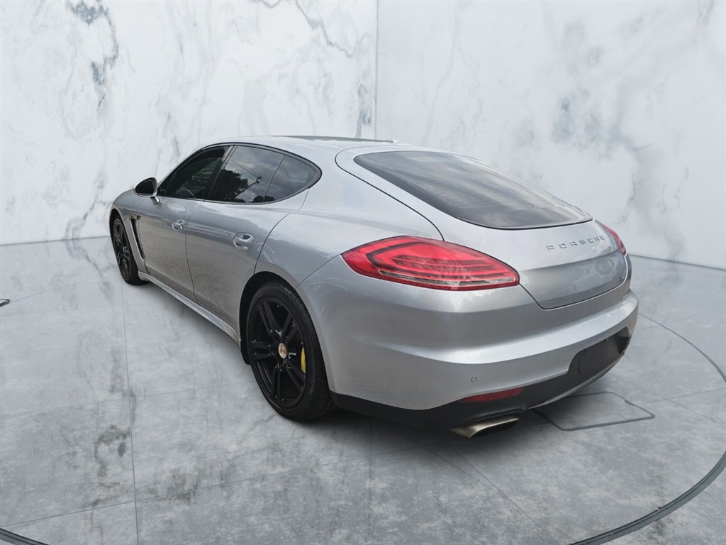 2014 Porsche Panamera 4 photo 6