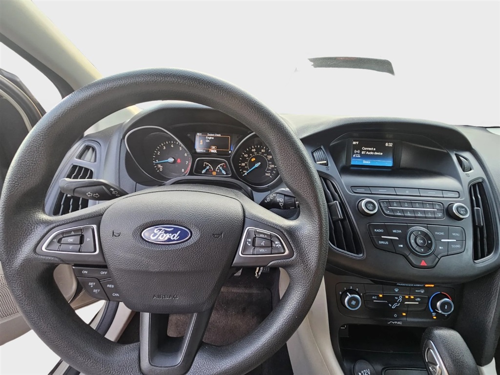 2018 Ford Focus SE photo 12