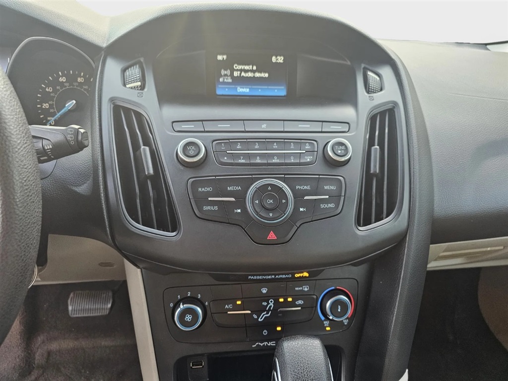 2018 Ford Focus SE photo 13