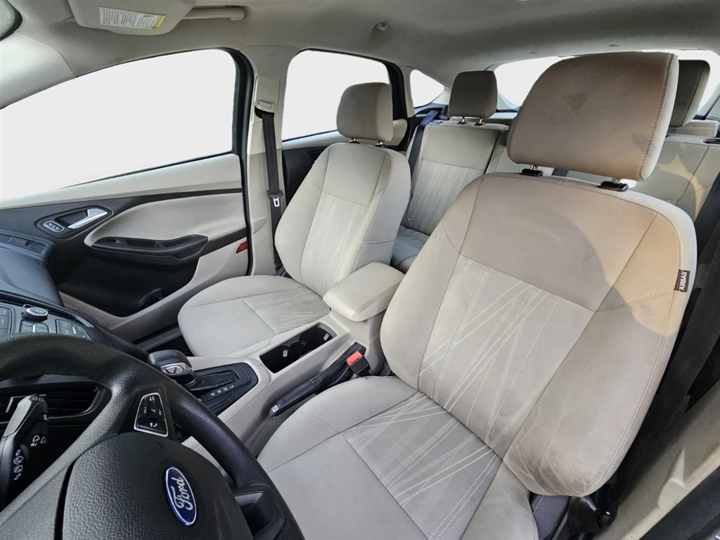 2018 Ford Focus SE photo 16