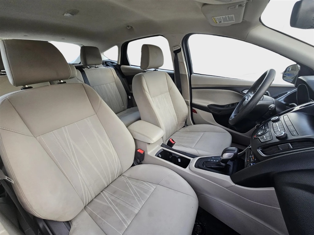 2018 Ford Focus SE photo 18