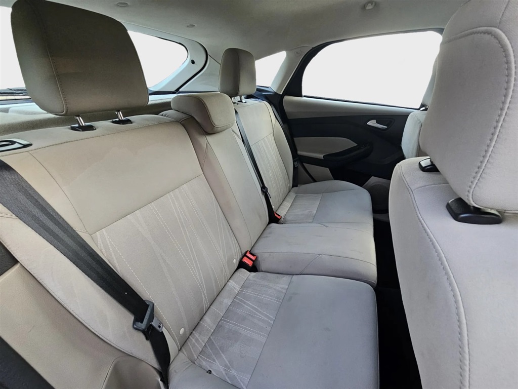 2018 Ford Focus SE photo 19