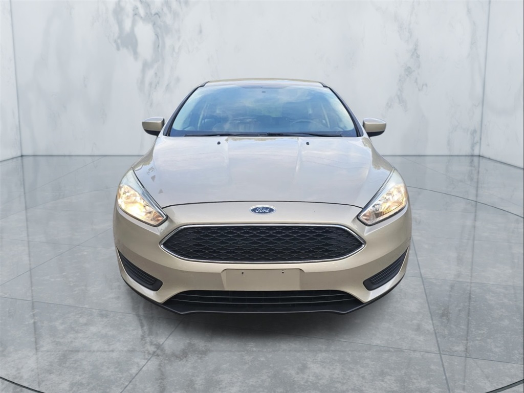 2018 Ford Focus SE photo 2
