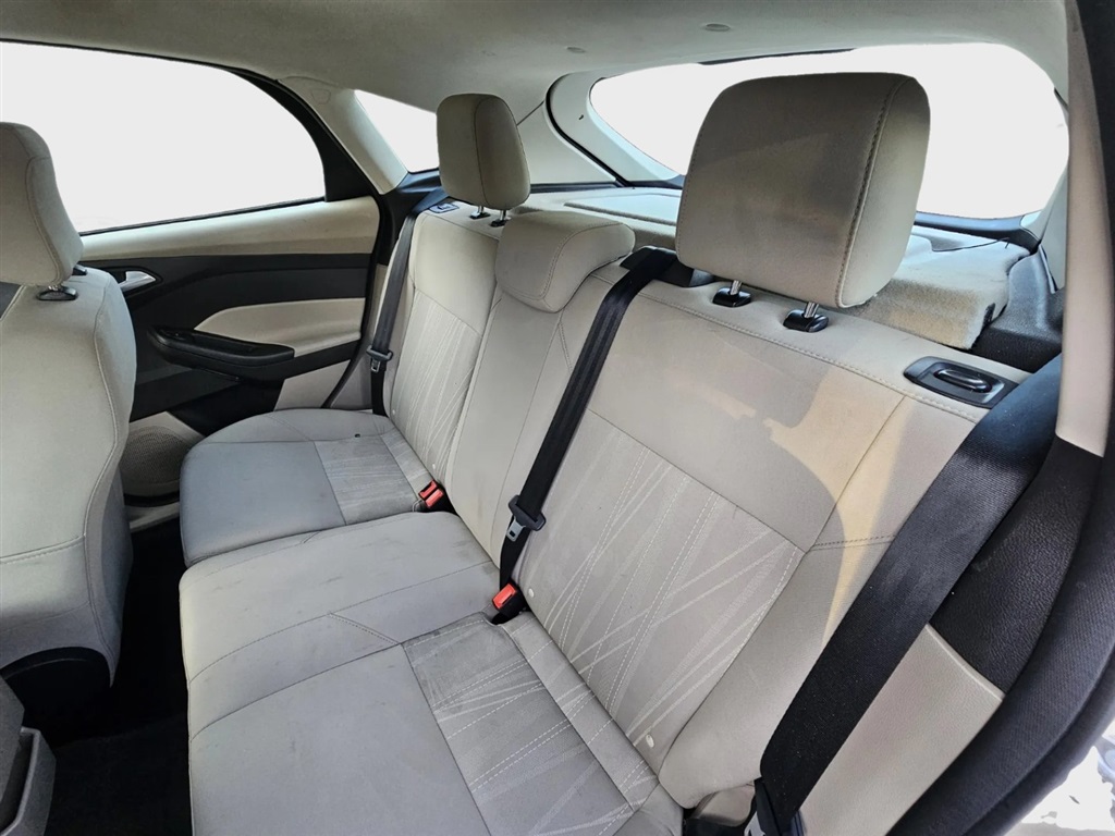 2018 Ford Focus SE photo 21