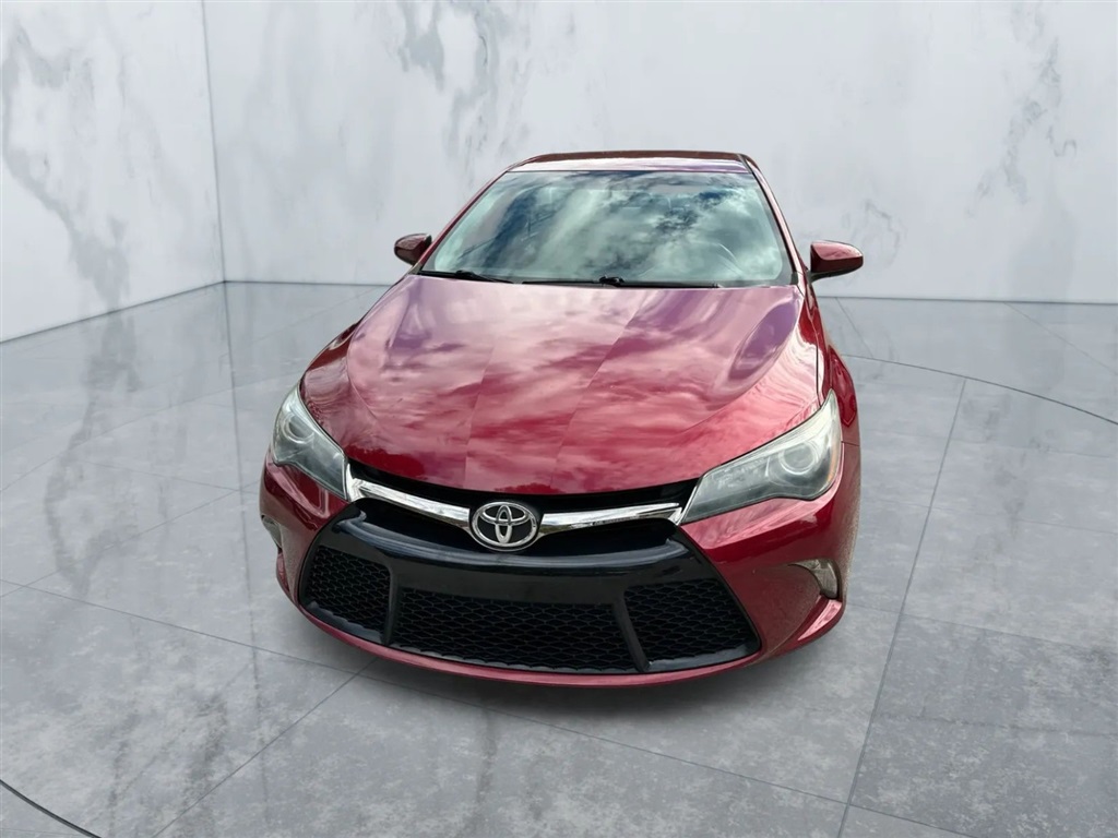 2015 Toyota Camry SE photo 2