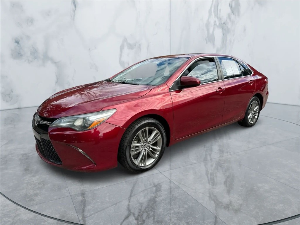 2015 Toyota Camry SE photo 3