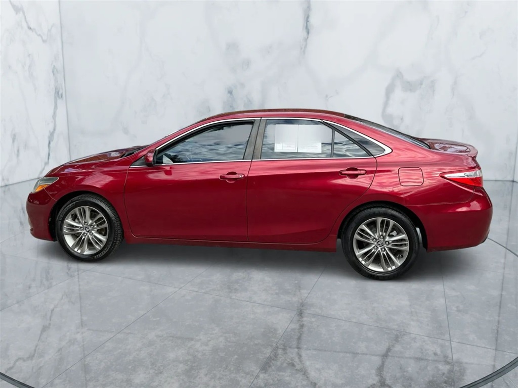 2015 Toyota Camry SE photo 4