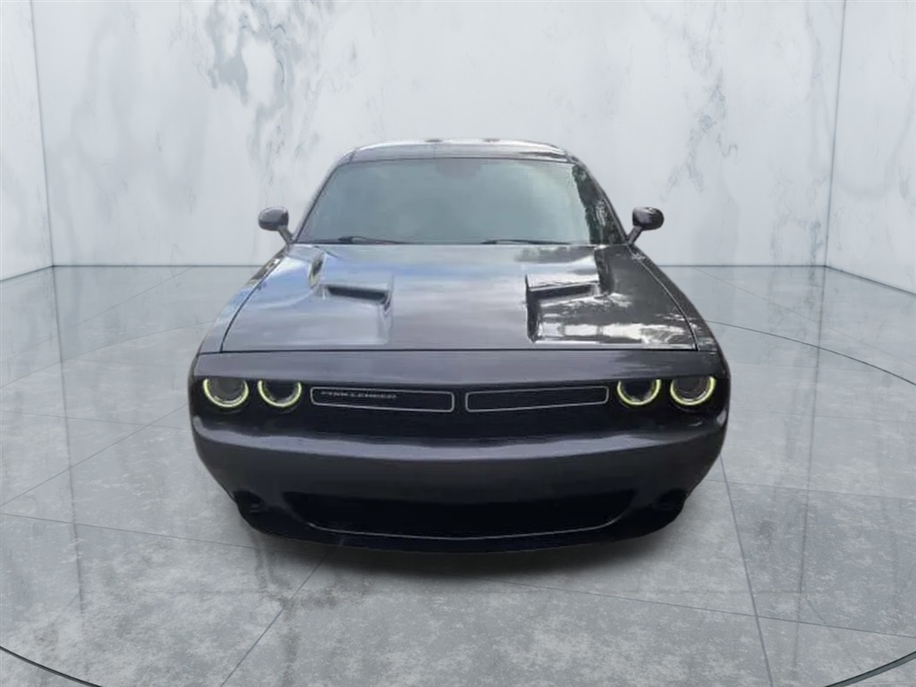 2016 Dodge Challenger SXT photo 2