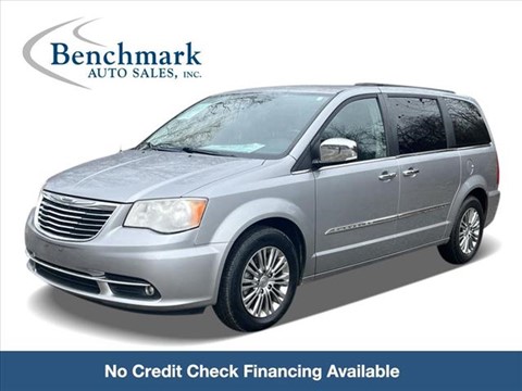 2013 Chrysler Town and Country Touring-L Minivan 4D