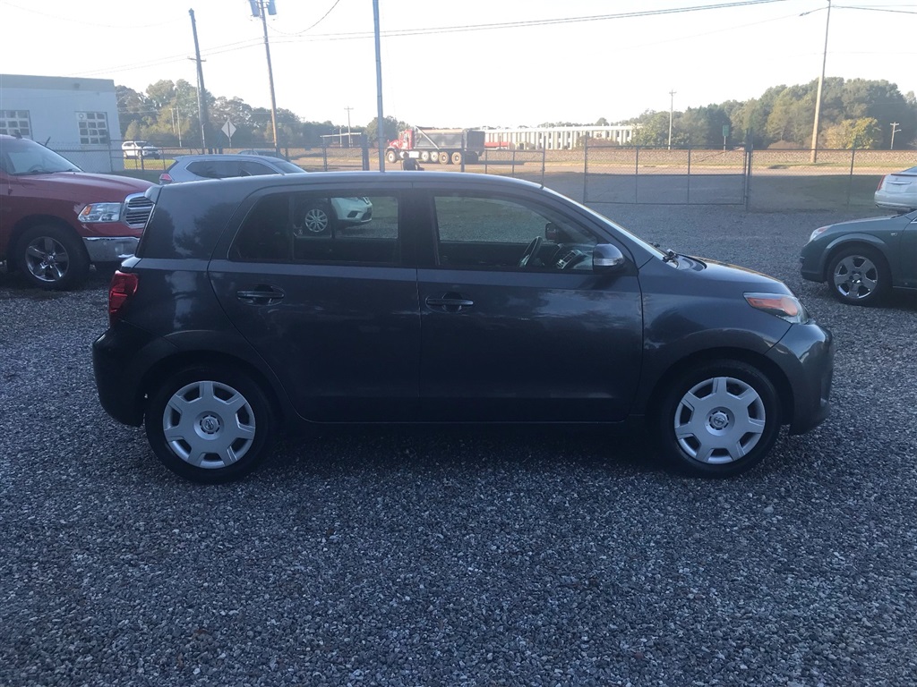 2014 Scion xD Base photo 8