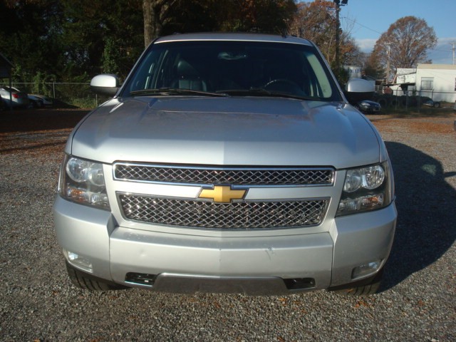 2012 Chevrolet Suburban LT photo 2