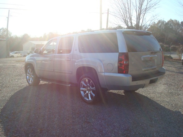 2012 Chevrolet Suburban LT photo 5