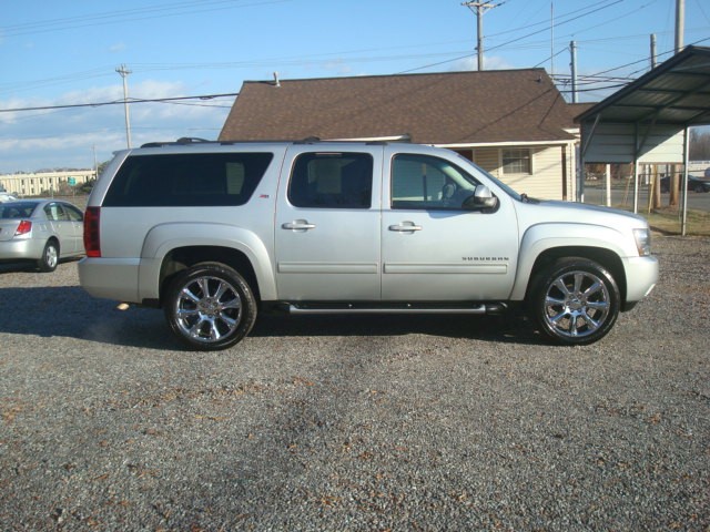 2012 Chevrolet Suburban LT photo 8