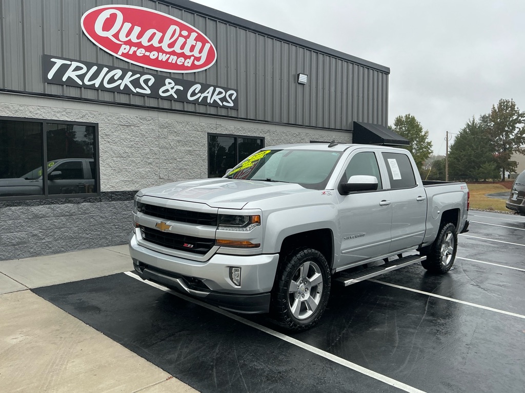 2018 Chevrolet Silverado 1500 LT photo 2