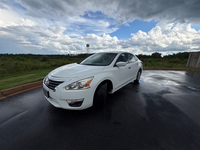 Nissan Altima S in Saluda