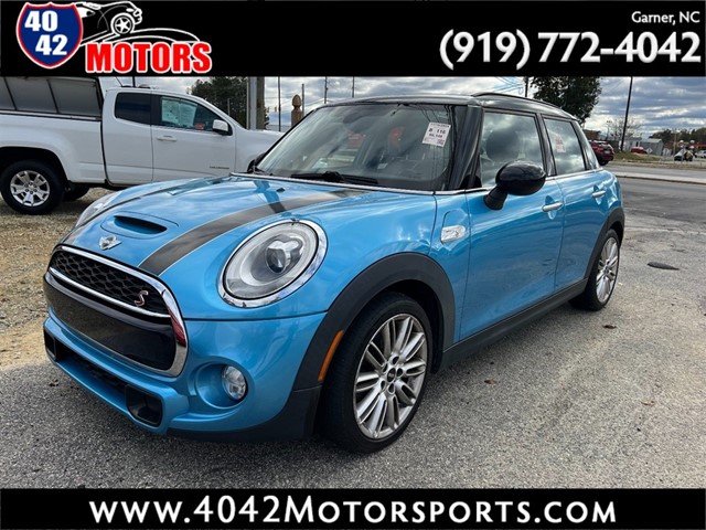 Mini Cooper S 3-Door in Willow Springs