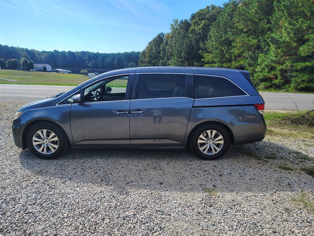 2016 Honda Odyssey SE photo 2