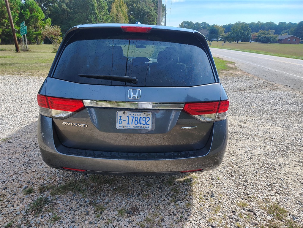 2016 Honda Odyssey SE photo 3
