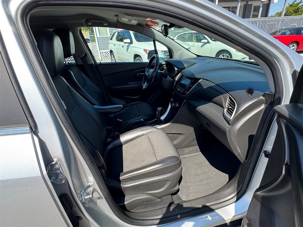 2020 Chevrolet Trax LT photo 11