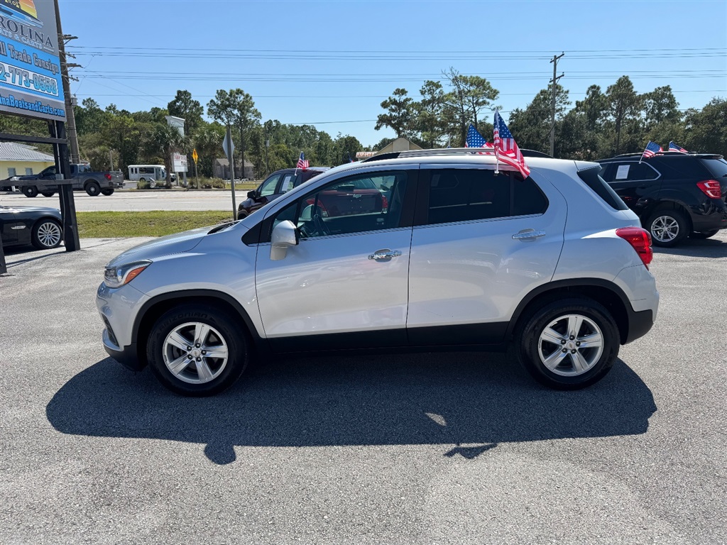2020 Chevrolet Trax LT photo 2