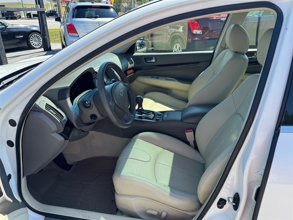 2011 Infiniti G37 photo 10