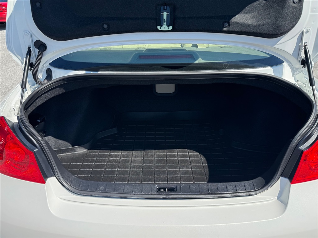 2011 Infiniti G37 photo 16